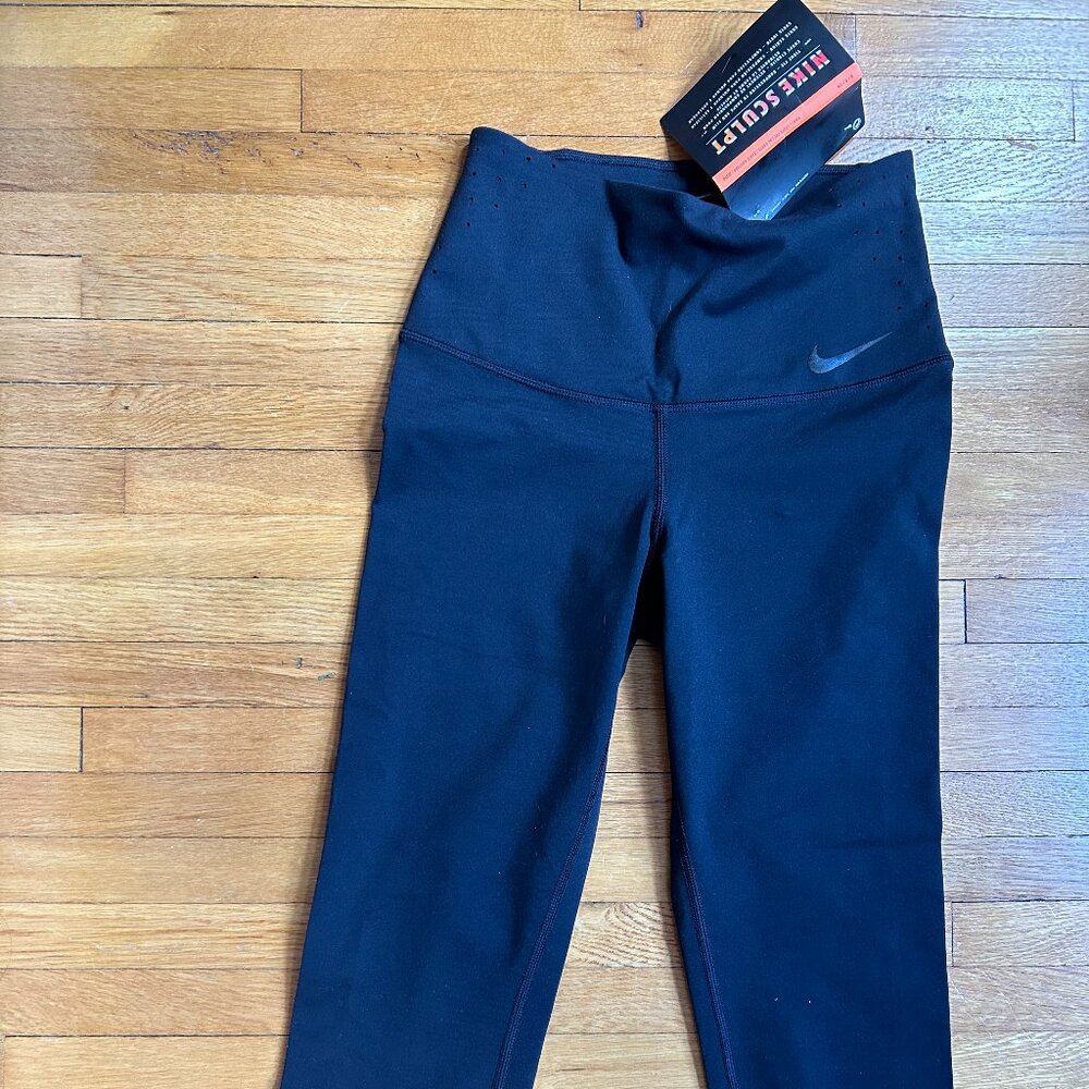 Nike Sculpt Dri-fit Women's S Tight fit compression leggings